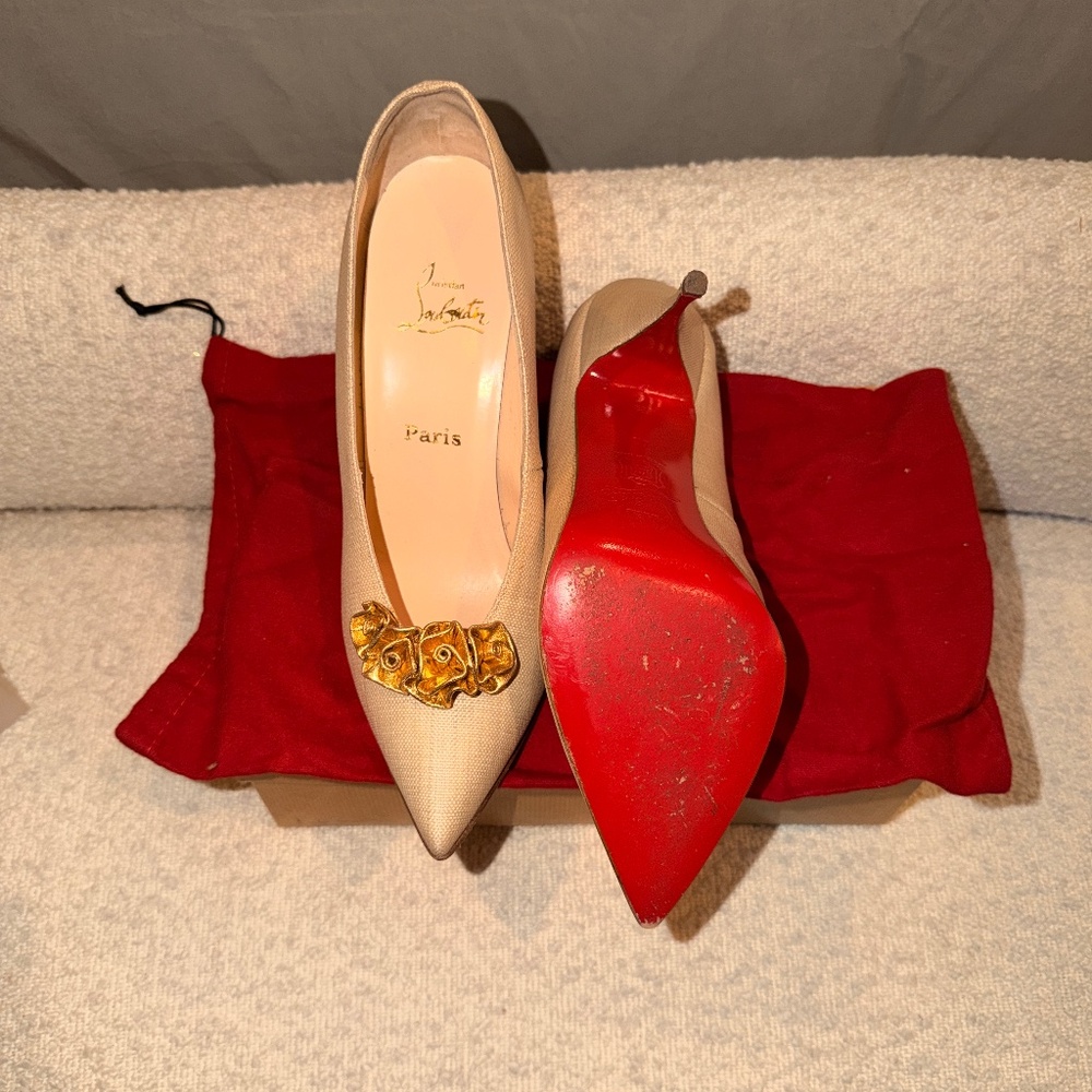 Christian Louboutin Lola Flores Pump with Foil Flower Sz 42